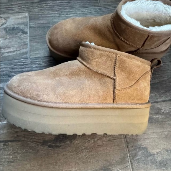 UGG Platform Boots - Picture 1 of 6